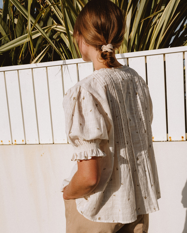Indi & Cold : Short Sleeved Elastic Shirt - Ecru