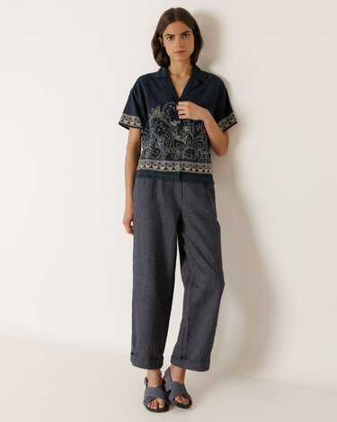 Indi & Cold : Shirt with Contrast Embroidery - Navy