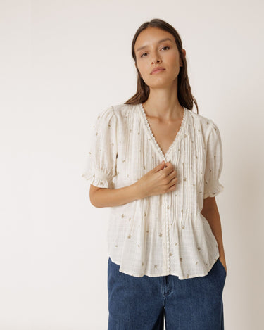 Indi & Cold : Short Sleeved Elastic Shirt - Ecru